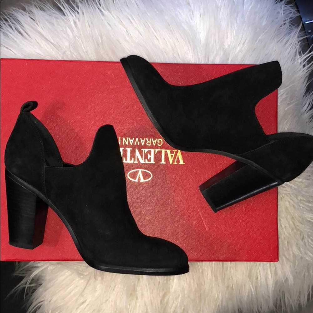 Vince Camuto Black Suede Laser Cut Heeled Booties